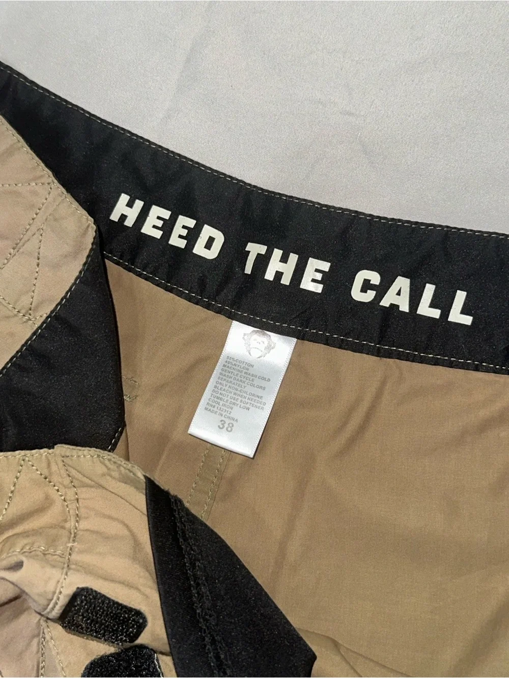 Howler Brothers Heed The Call Creative Creatures Mens 38 Embroidered Fish Shorts